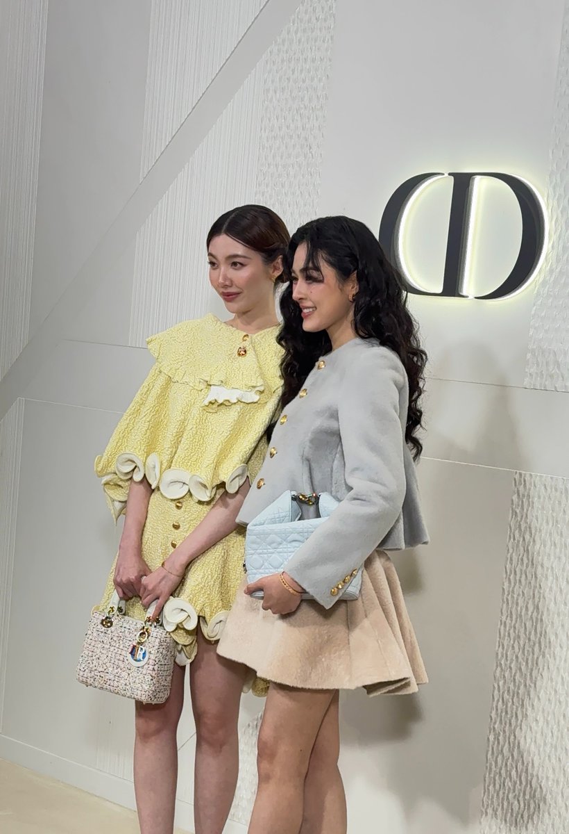 WWDThailand's tweet photo. หลิงออม ร่วมงานเปิดตัวบูติกโฉมใหม่ของ Dior Siam Paragon 

#WWDThailand
#LingOrmAtDiorSiamParagon
#หลิงออม #LingOrm https://t.co/nyjkePoh2t