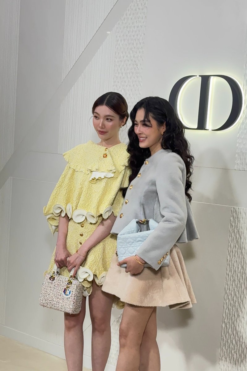 WWDThailand's tweet photo. หลิงออม ร่วมงานเปิดตัวบูติกโฉมใหม่ของ Dior Siam Paragon 

#WWDThailand
#LingOrmAtDiorSiamParagon
#หลิงออม #LingOrm https://t.co/nyjkePoh2t