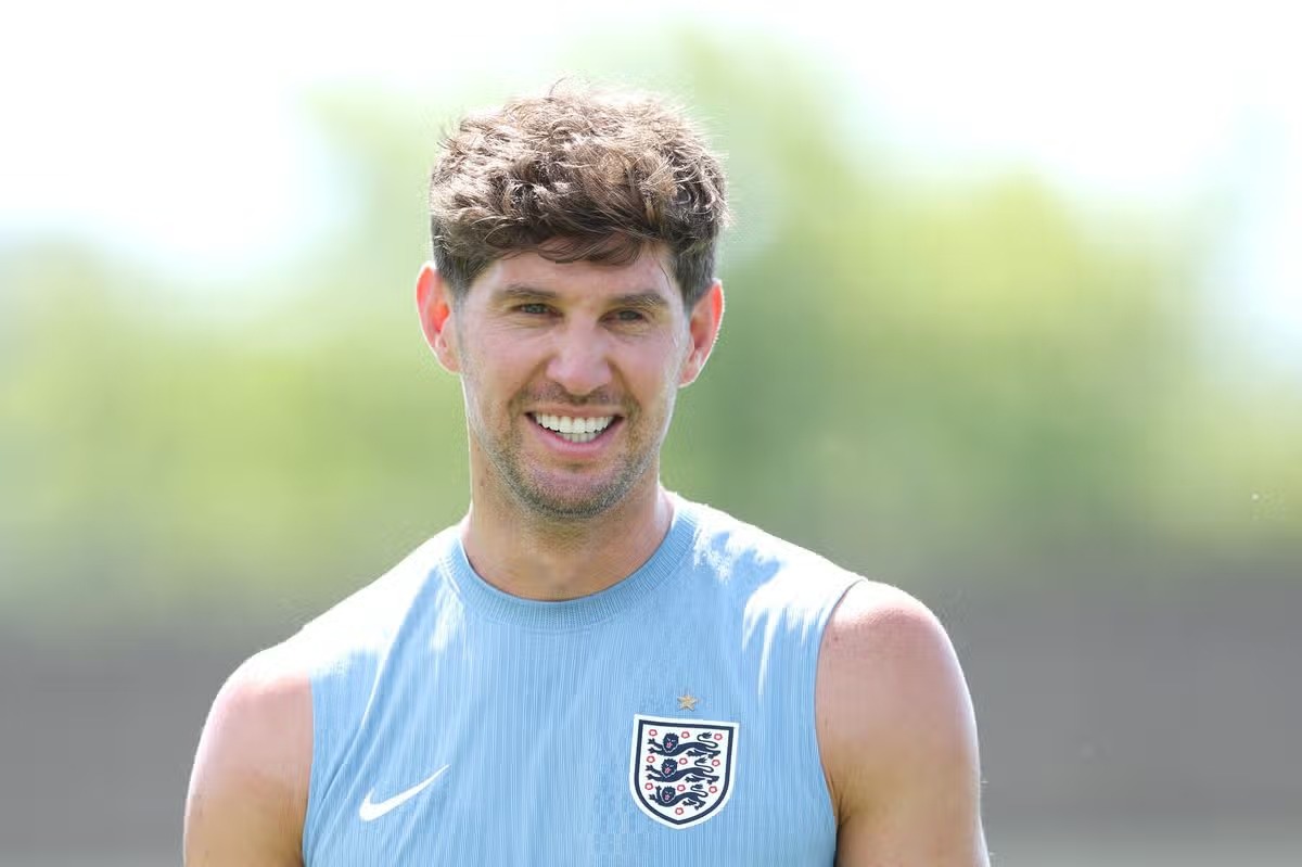 CommonPikin19's tweet photo. 🚨 *TRANSFER STATE-OF-PLAY* 

✍️ Maxence Lacroix to Chelsea update, Alejandro Garnacho transfer and John Stones latest
*👉 READ MORE:* https://t.co/S88tjS4CbA https://t.co/FbJcfIxpdg