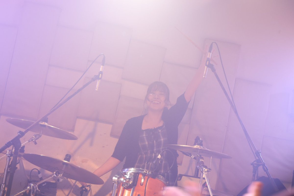 AkiTan1101's tweet photo. 2026.7.20
#yesAND
#ゆーやん
ライブは暑かったけどゆーやんの笑顔とドラムに癒された☺️
🫰を受け取ってくれたの嬉しい🥰
体調気をつけてね🥺 https://t.co/dtmO4rkVI0