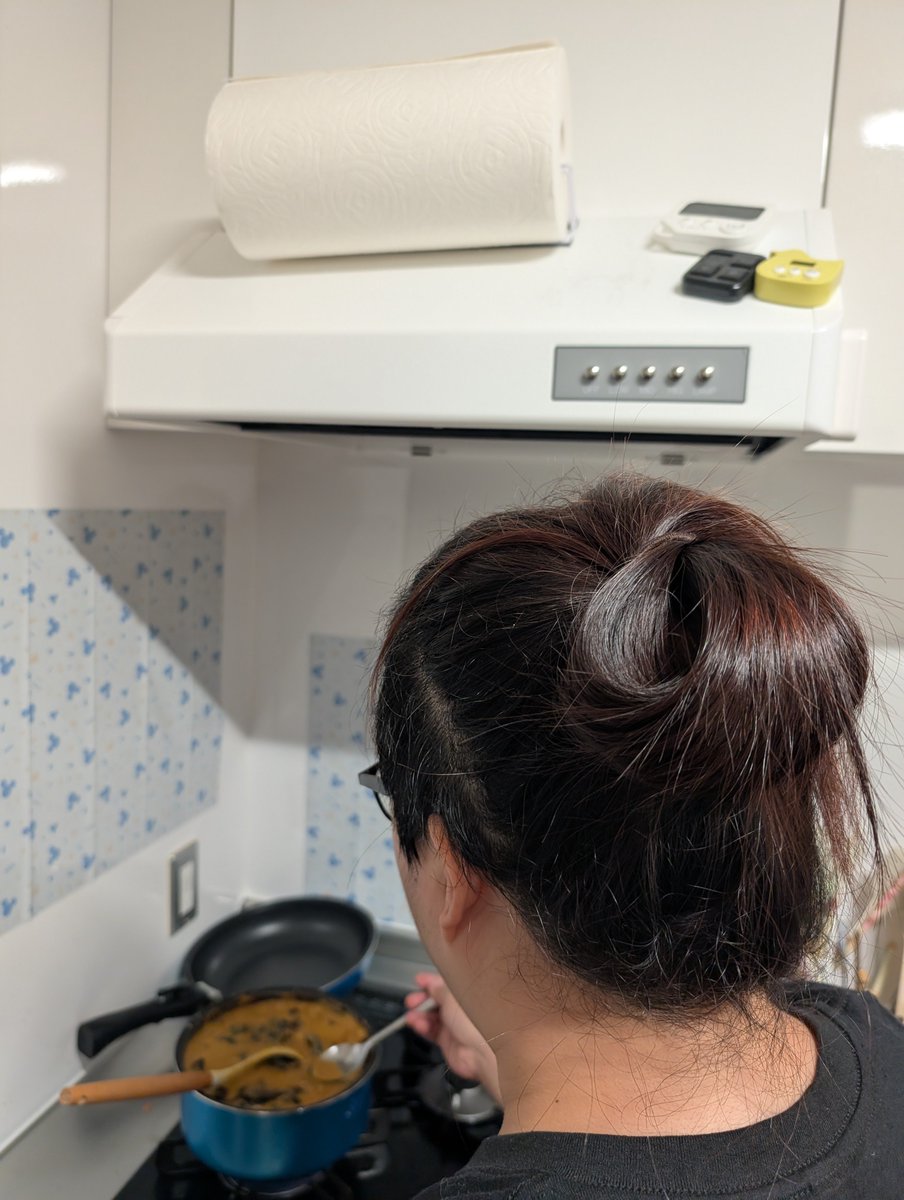 raitoteammotion's tweet photo. 銭湯で瞑想しながら次戦に向けてイメージトレーニング
その合間にカレーを作る。
やはりニンニクとキクラゲは
正義だ
#TeamMotion https://t.co/mHvNL11cGE