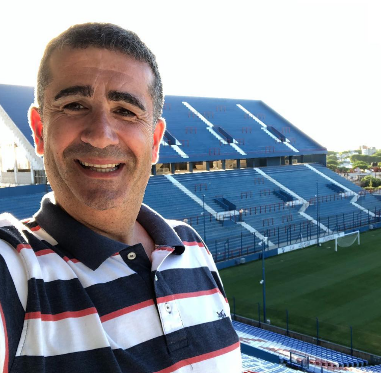 ElEspectadorUy's tweet photo. 🗣️ “El Parque Central reinauguró hace más de 20 años y nunca entramos en ningún tema externo. El momento en el que suena la canción fue una casualidad. Bajo ningún concepto el club va a entrar en esas cosas. Nadie me baja línea y el club nunca entraría en esas chicanas”

🎙️ Fernando González, encargado del audio del Gran Parque Central, en La Mañana del Fútbol en 𝐄𝐥 𝐄𝐬𝐩𝐞𝐜𝐭𝐚𝐝𝐨𝐫 𝐃𝐞𝐩𝐨𝐫𝐭𝐞𝐬

📻 810 AM · 92.5 FM
▶️ https://t.co/DGsP9v72gT