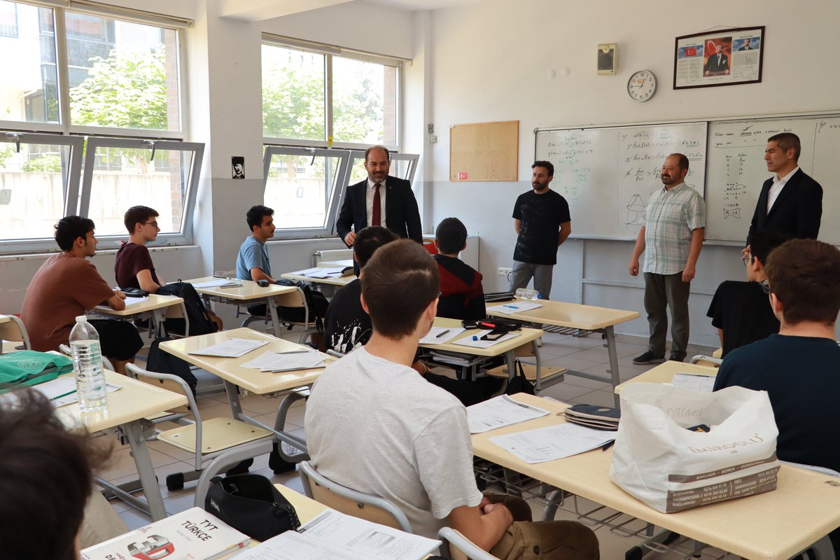boluilmem's tweet photo. İl Millî Eğitim Müdürümüz Cemal Turan, YKS hazırlıkları kapsamında TYT kampı için Bolu'ya gelen İstanbul Pendik Ömer Çam Anadolu İmam Hatip Lisesi öğrencilerini ziyaret etti.
@tcmeb @boluvaliligi https://t.co/n0mT8iQcbt