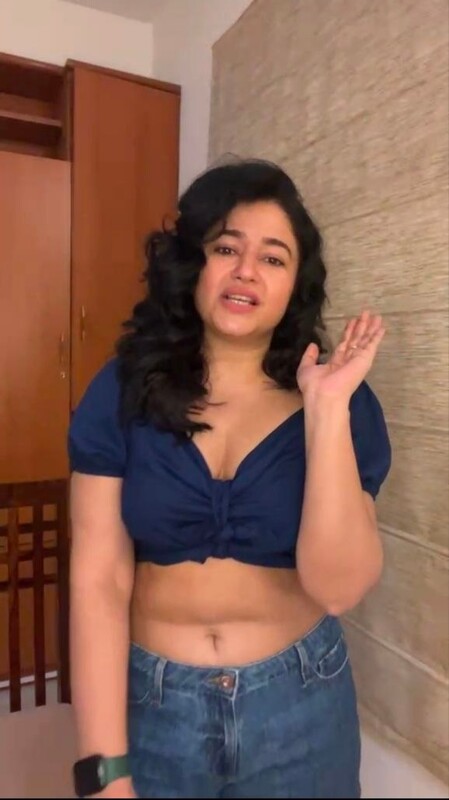TonyWickVault's tweet photo. Poonam Bajwa Tesla Navel
Full Video https://t.co/7h80ZeSmoe https://t.co/YKuZNKpuJN