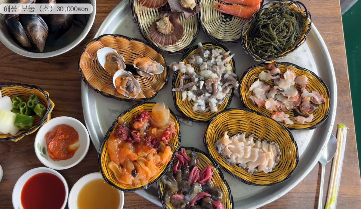 iamkimgosu's tweet photo. 부산 혼여 갈사람 맛집 딤디 부산편봐 
물론 난 파크 하얏트 호텔은 돈없어서 안될꺼같지만ㅋㅋㅋㅋㅌㅌ 맛집은 먹을수 있어
특히 이거 세개는 혼밥으로도 가능하다니까 먹고싶어 순이와옥이 해물모듬 / 전산가든 아구수육  /  일미아구찜 https://t.co/2NEQa9A4SZ