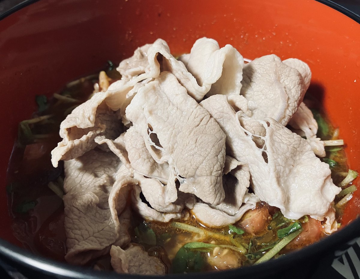 mitsukikimari's tweet photo. 今日はトマトを頂いたからうがじんの
冷やしトマトラー油そばをアレンジした
つけ麺！！！
オイスターソースがなかったから
魚粉と四川豆板醤と豆板醤入れて最後に醤油で塩分調整してみました！
豆苗もいい感じ！
トマトも辛いのも好きだからさっぱりで辛くて今時期めっちゃいいわ！ https://t.co/XZRRaozZO8