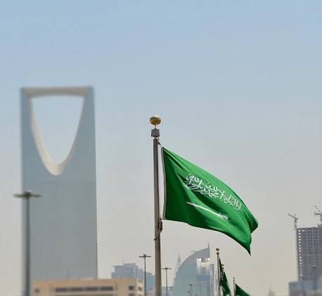 tmrrah9's tweet photo. إنتاج الشائعات أو الأخبار الزائفة التي من شأنها المساس بالنظام أو الأمن العام أو إرسالها أو إعادة إرسالها عبر وسائل التواصل الاجتماعي أو أي وسيلة تقنية.

تصل عقوبتها للسجن 5 سنوات ، وغرامة ثلاثة ملايين ريال.

-نظام مكافحة الجرائم المعلوماتية https://t.co/FSKMqhaCAc