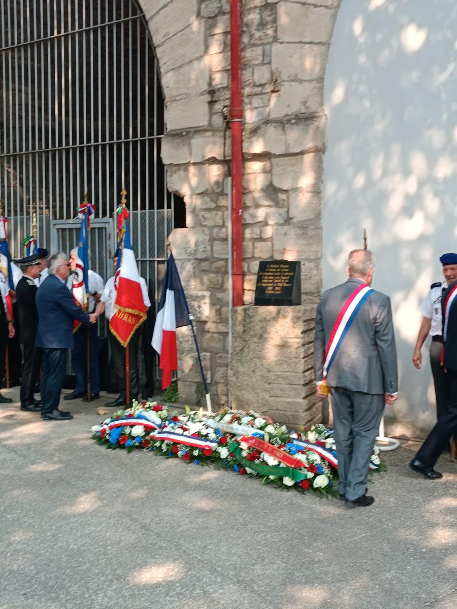RadioAviva30's tweet photo. Radio Aviva était présente à la journée nationale à la mémoire des victimes des crimes racistes et antisémites de l’état français et d’hommage aux justes de France. Une cérémonie de commémoration de la rafle du Veld’hiv s’est tenue à la stèle du souvenir à Nîmes. https://t.co/QxinzcM87j