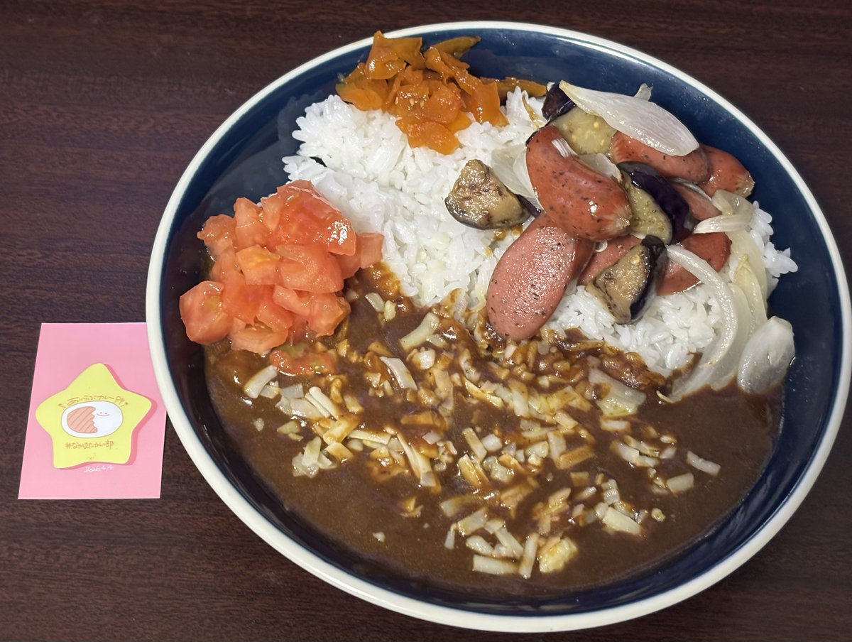 Heat_waver's tweet photo. お得意の業務スーパーで買ったカレーに色々乗せたやつ
とにかくコスパが良いので助かる
 #なかまたカレー部 #カレー https://t.co/rX6qLJyMb0