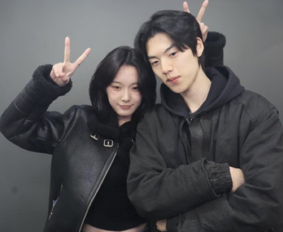 luviszoo's tweet photo. 썸탈때  사귈때 차이 개좋아 😁☝️ https://t.co/1JqwSbagcn