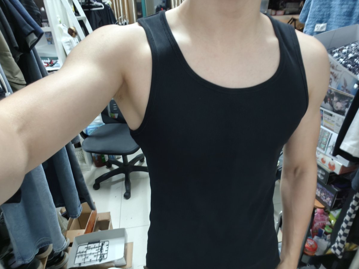 williamye325768's tweet photo. 练完背我就这样
#男菩萨 #上海 #研究生 #肌肉 #腹肌 https://t.co/7BKhW5TE2V