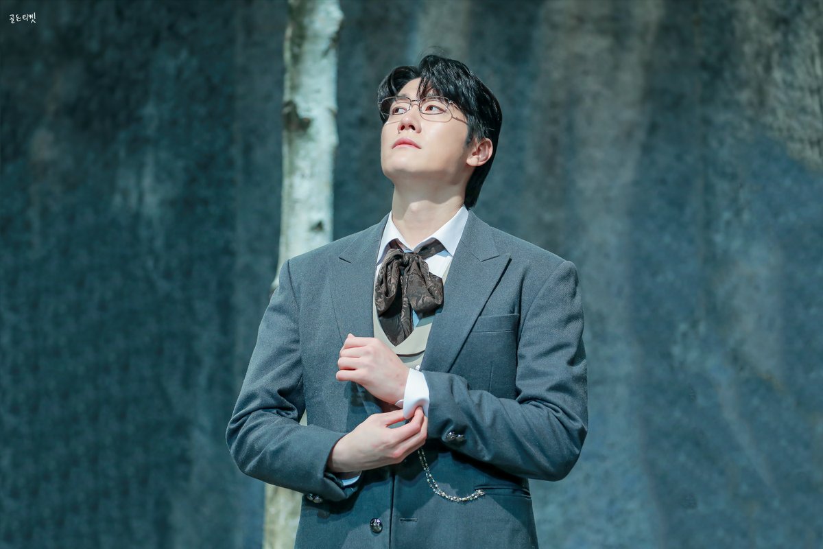 g01den_ticket's tweet photo. 260712 헤르츠클란  무대인사 

데미안 - #심수호 https://t.co/PCKgTJZTXD