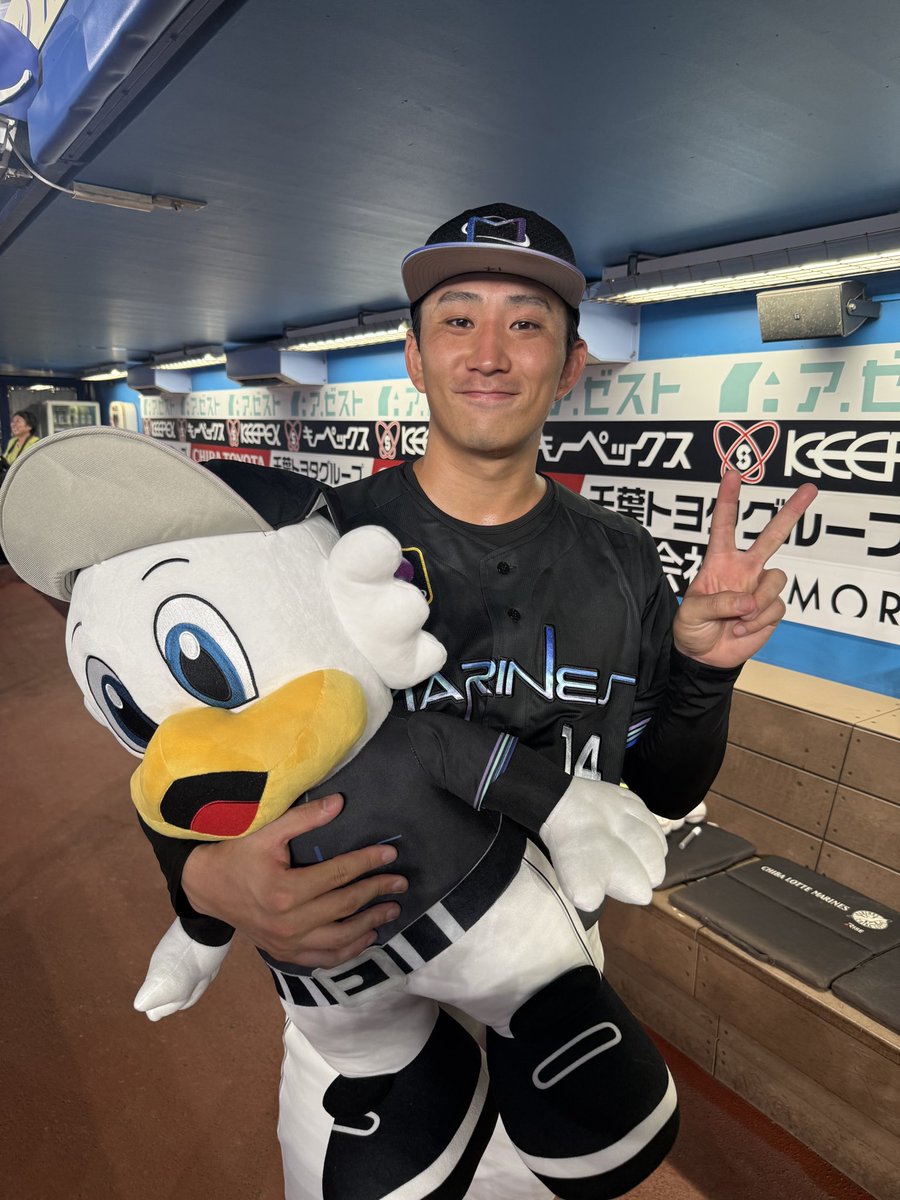chibalotte_pr's tweet photo. 今季チームでは初の完投勝利を挙げた #小島和哉 投手！
#chibalotte #広報 https://t.co/qQM2xDX6wb
