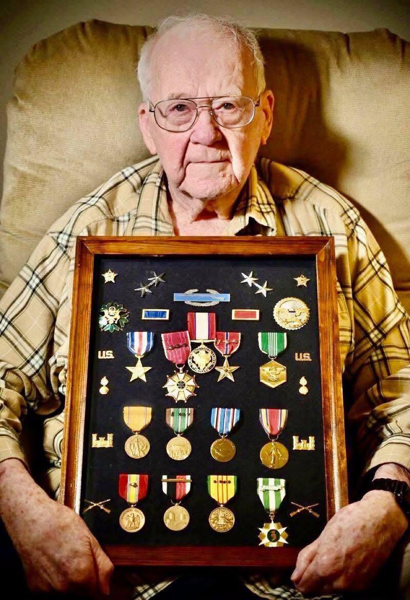 AfFrontiersman's tweet photo. Badass:
MGen John Raaen-last known survivor of the first wave on D-Day.  His first time in combat, he distinguished himself on Omaha Beach facing down fierce enemy opposition. He was awarded the Silver Star, the Combat Infantryman Badge, and the Congressional Gold Medal. He's 104 https://t.co/sQFXmoLCKA