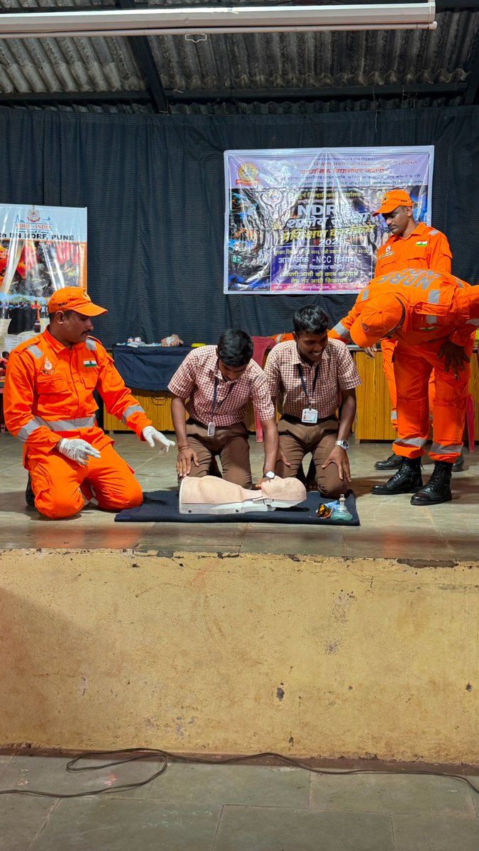 05NDRF's tweet photo. 🎒 Learn • Prepare • Respond
📍 Team 05 Bn NDRF conducted School Safety Programmes across Mumbai, Kurla, Sindhudurg, Kolhapur, Chiplun, Sangli & Goa.
🏫 Empowering NCC Cadets,students and teachers with life-saving skills for a safer tomorrow.
#NDRF #NCC#SchoolSafety #BePrepared #SafeSchools
@NDRFHQ @ndmaindia @ANI
