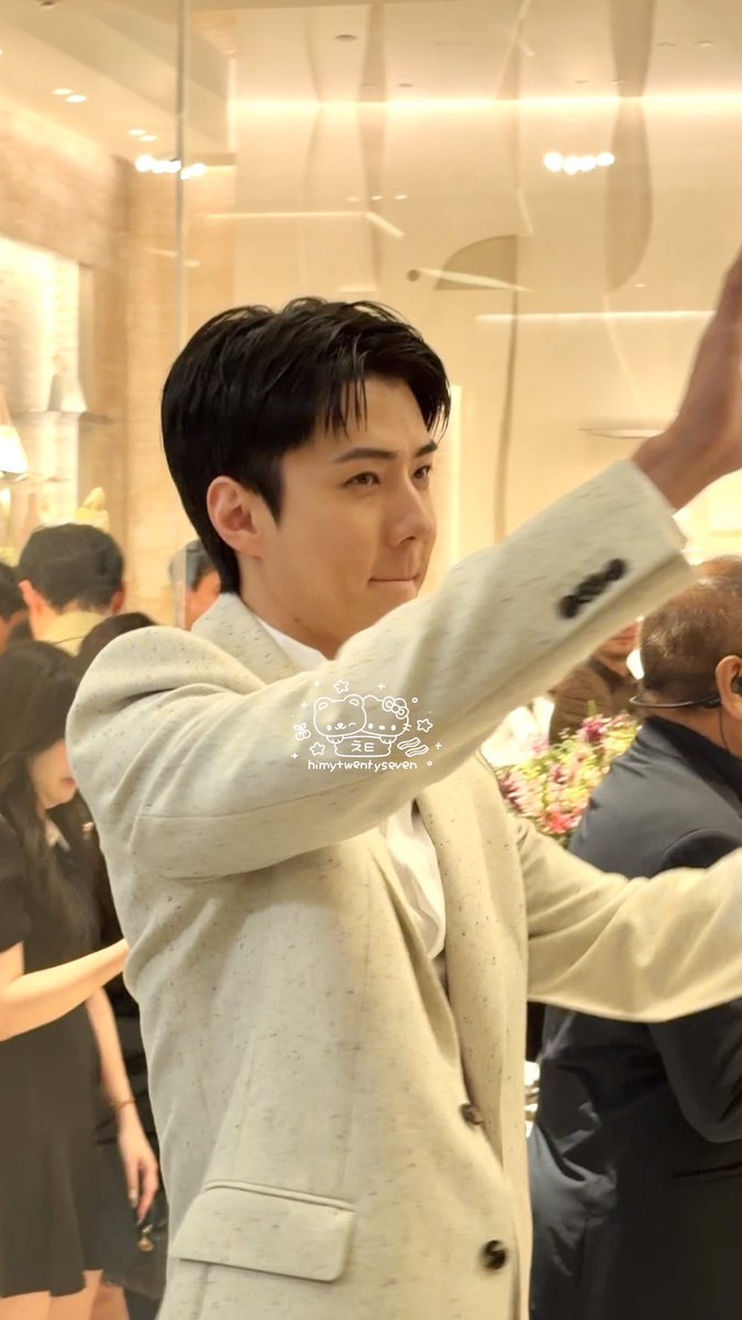 himytwentyseven's tweet photo. เซฮุนแสนดีมากๆๆๆ พอเซฮุนกลับเข้าไปนี่ยืนร้องไห้เลย รักน้าเซฮุน🥺🥺🥺🐣💗

SEHUN DIOR SIAM PARAGON
#DiorSiamParagonxSehun #SEHUNxDIOR https://t.co/ylyCgQrpZv