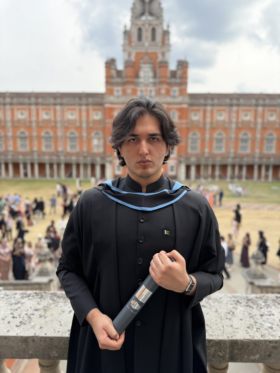 ShayanA2307's tweet photo. Graduated with my LLB. Barrister Shayan Ali loading… https://t.co/2KbhZ7lbhb