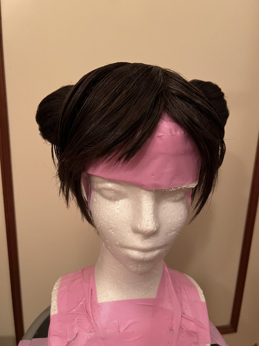 tanukingirl's tweet photo. 去年のウィッグにお団子足して、前髪カット✂️
後はお団子にリボンつけたら完成なんだけど
問題は衣装のファスナーが…

＿人人人人人人＿
＞　あがるか　＜
￣Y^Y^Y^Y^Y￣

当日、皆んなにファスナー上げてもらうぜよ🙏

♦︎cosplay♦︎
 - 春麗 -
📸メジェドな日々さん @medjed2019
#たぬコス https://t.co/PvuOMPuvjM
