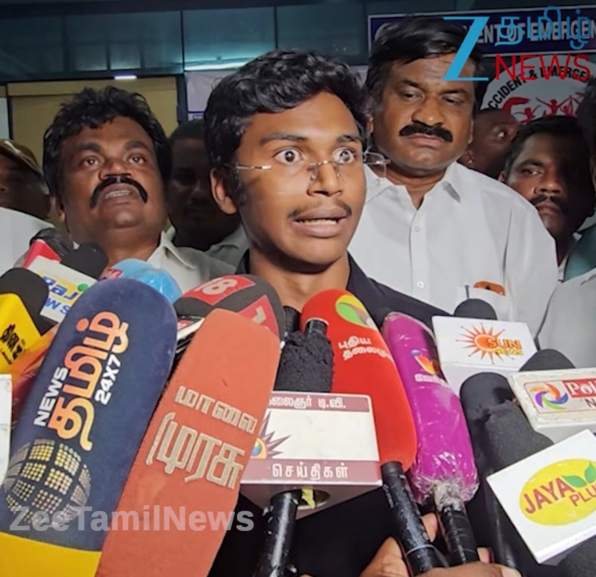 satheeshk7's tweet photo. @polimernews டேய் தம்பி என்னடா அப்பனை வளத்து வெச்சிருக்கீங்க 😂
நீ பலராம் நாயுடு மாதிரி மூச்சி விடாம பேசுறது இருக்கட்டும் மொதல்ல உன் அப்பனை முட்டிக்கி முட்டி தட்டி வளர்க்கரதில்லையா 😛
மூளையை பத்தி பேசுற டாடி கு செக் பண்ணுனியா🤣 #TVK #TVKVijay #CMVijay #DMK #MLA #Markandayan #PolimerNews https://t.co/CPGbbAngj3