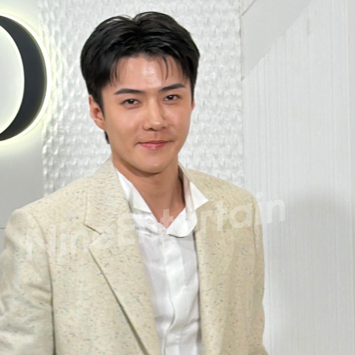 NineEntertain's tweet photo. หล่อตาแตก!  #เซฮุน มาหา EXO-L ที่ประเทศไทยแล้วนะ เสิร์ฟความหล่อแบบ Pro Max เริ่ด เลิศ เฬิศ เริ่ฏ เลิ้ดดดดด .-ไนน์เอ็นเตอร์เทน
.
.
#SEHUNxDIOR 
#SEHUN
#EXO 
#ไนน์เอ็นเตอร์เทน
#DiorSiamParagonxSehun https://t.co/wU1gHzdZ7L