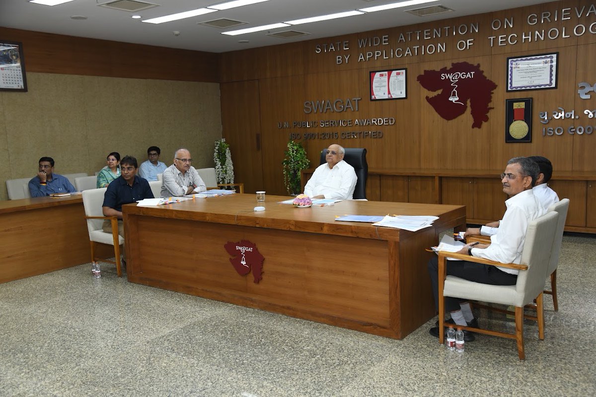 Bhupendrapbjp's tweet photo. નાગરિકોની રજૂઆતોનું ઝડપી અને સંતોષકારક નિવારણ આવે.. અને આ માટે કોઈને છેક ગાંધીનગર સુધી આવવું જ ન પડે એવી વ્યવસ્થાનું નિર્માણ કરવું - એ સરકારની પ્રાથમિકતા છે.

જિલ્લા કક્ષાએ નાગરિકોની ફરિયાદોના નિવારણ માટે દર મહિનાના ચોથા બુધવારે કલેક્ટરશ્રીઓની અધ્યક્ષતામાં 'જિલ્લા સ્વાગત ઓનલાઈન’ કાર્યક્રમ યોજાતો હોય છે. આજે પણ જિલ્લાઓમાં આ કાર્યક્રમ યોજાયો હતો, જે પૈકી મહેસાણા, કચ્છ અને ભાવનગરના કાર્યક્રમમાં ગાંધીનગરથી ડિજિટલ સરપ્રાઈઝ વિઝિટ કરીને જોડાયો અને અરજદારોની રજૂઆતો સાંભળી.

કોઈ પૂર્વનિધારિત આયોજન વિના, કોઈને આગોતરી જાણ કર્યા વિના સીધી જ લોકોની રજૂઆત સાંભળી શકાય તેવી મારી લાગણી છે.

લોકોની રજૂઆતોનો માત્ર કાગળ પર નહીં, પરંતુ અરજદારને પૂર્ણ સંતોષ થાય તે રીતે ગુણવત્તાયુક્ત નિકાલ લાવવામાં આવે તે માટે કલેક્ટર્સને સૂચના આપી. તેમજ જે પ્રશ્નોનો ઉકેલ શક્ય ન હોય, તેની સાચી અને સ્પષ્ટ સમજણ અરજદારને આપવા પણ જણાવ્યું.

જિલ્લા અને તાલુકા સ્તરે અધિકારીઓ જનફરિયાદોના નિરાકરણ માટે પ્રોએક્ટિવ બનીને ઈનિશિયેટીવ લે તેવું આહવાન કર્યું.