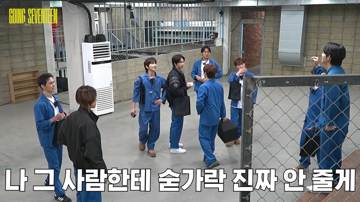 comeaflove's tweet photo. 아니 쿱스 걍 호승심의 화신이라서 이런 겜 할 때 덤비면 죽인다 모드가 기본적으로 장착되어있음 내가 죽으면 너도 죽고 나 안 건드리면 너 살려줄게 -> 그래서 몰이대상에서 늘 피해감 승철아 이런말해도 될까 정말 사랑하고 너 체육쌤이면 인생에 별명 ㅁㅊㄱ인 시점 한번은 왔을아아니야살려줘 https://t.co/OCo7SrXlWi