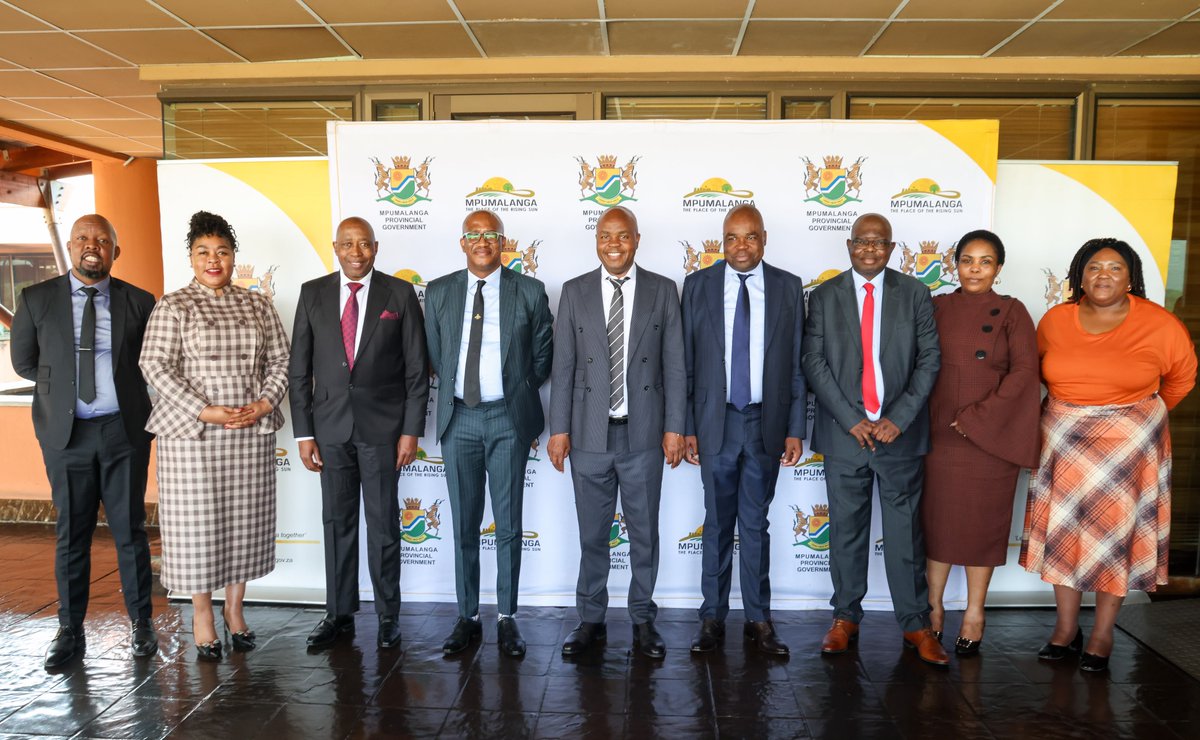 GovernmentZA's tweet photo. Community media connects people to information that changes lives. 📻 Deputy Minister Kenny Morolong's engagement with the MP Executive Council strengthens partnerships that improve access to trusted government information, local voices and community development
#GovZAUpdatesMP https://t.co/oQbOuySFu7
