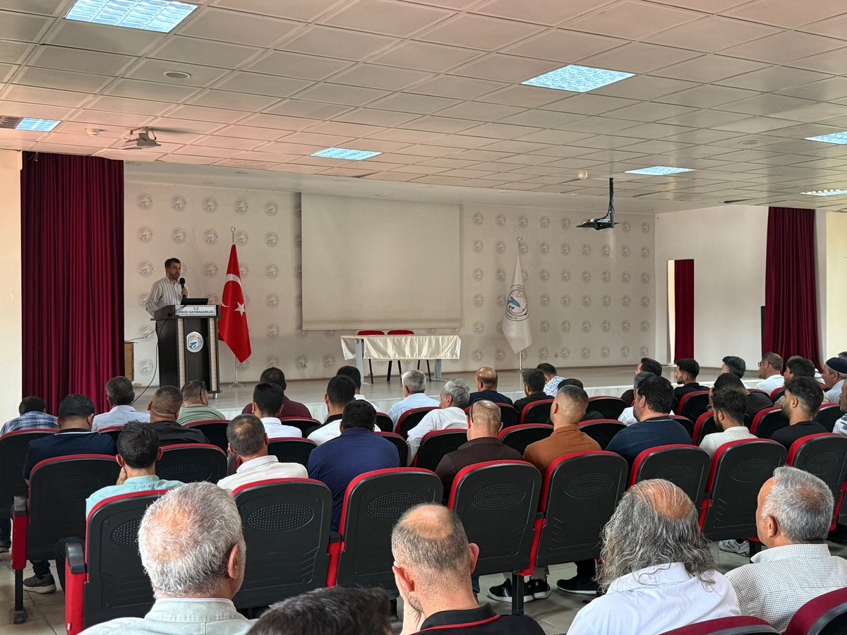 ErcisMuftuluk's tweet photo. Erciş Kaymakamlığı Konferans Salonu’nda, Erciş İlçe Müftülüğü Din Hizmetleri Uzmanı Kenan KIŞ tarafından denetimli serbestlik yükümlülerine yönelik “Tarihsel Süreçte Din İstismarı” konulu seminer gerçekleştirildi. https://t.co/kZpoZSpqXP