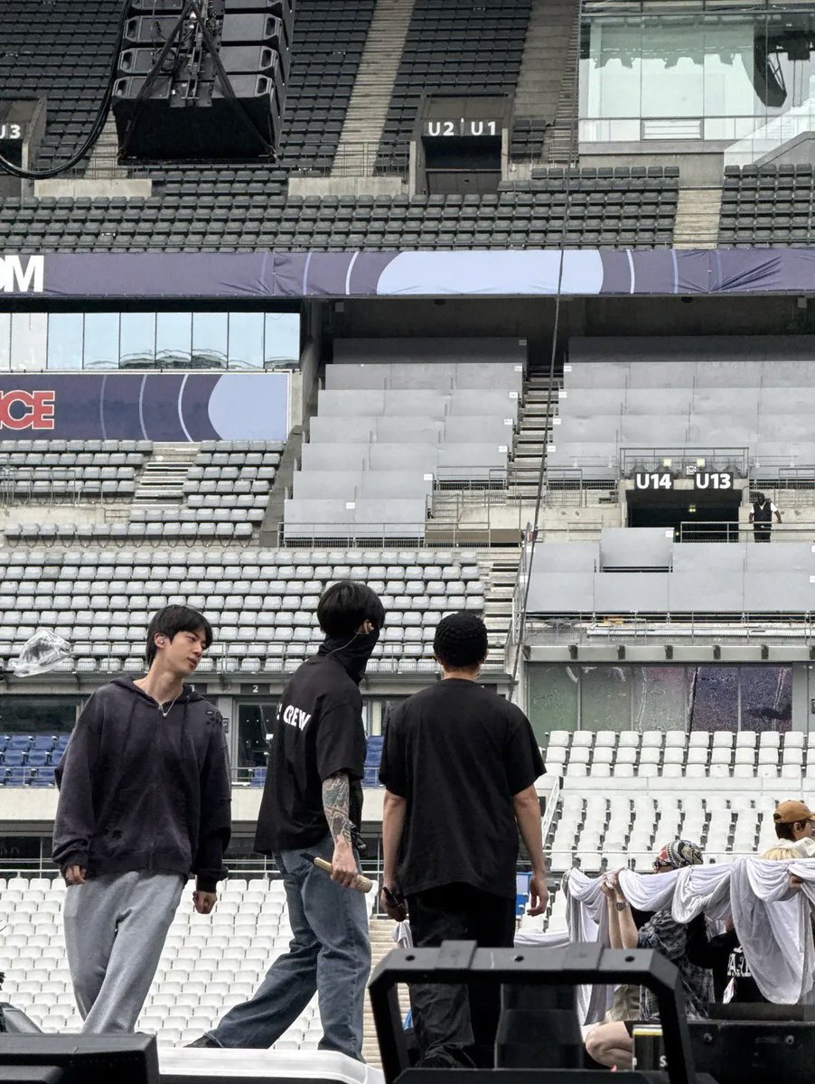 olive_jinnim's tweet photo. ぐるぐるぐる
ぐるぐるぐる
リーダーにずっと着いてく
永遠やってて欲しい
#Jinstagram
#방탄소년단진 #진 #BTSJIN #JIN https://t.co/vW1Czej2Z2