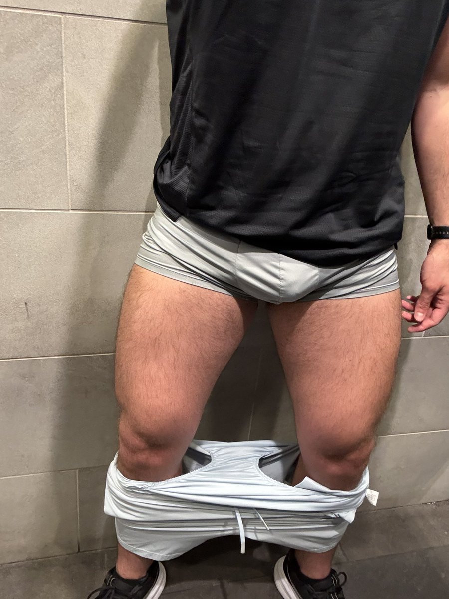Dickszzi's tweet photo. Leg day #bulgewatcher #bulge https://t.co/hdC0vaUpVj