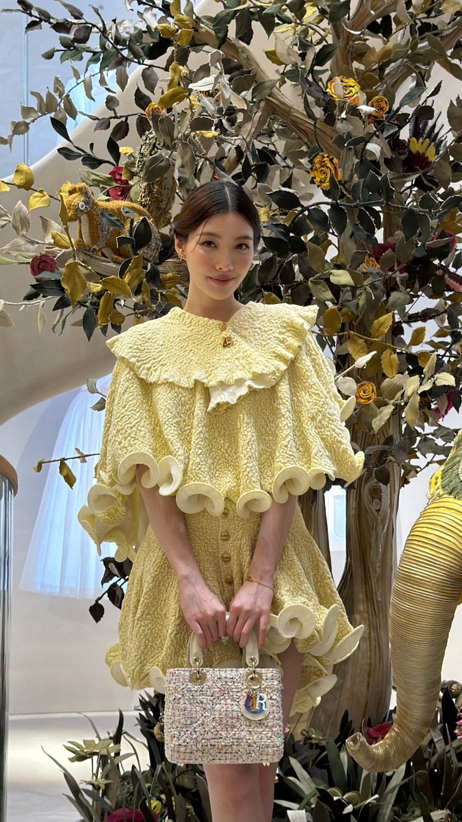 PiPo_Chuu's tweet photo. คุณนู๋ดิออร์สวยมากกก

LINGORM DIOR BA AT PARAGON
#LingOrmAtDiorSiamParagon
#ormkornnaphat
#Dior @Dior https://t.co/WFJzZTQU6i