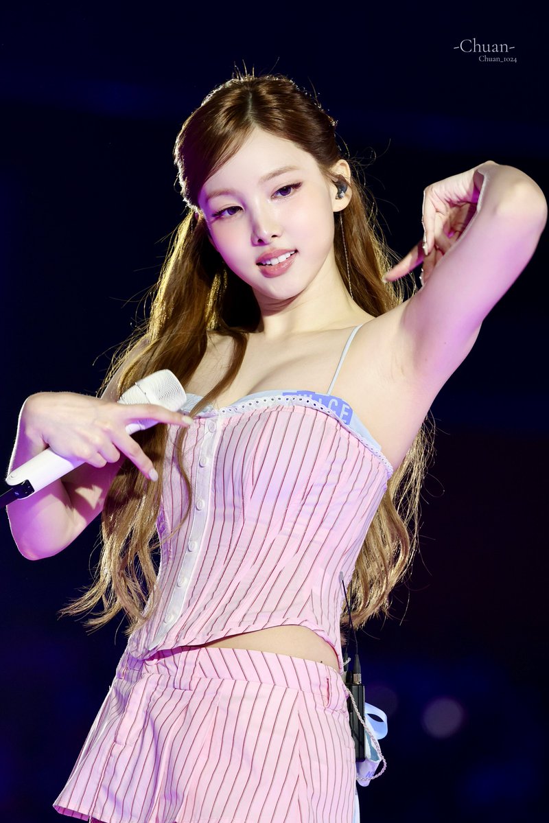 Chuan_1024's tweet photo. 260711 This is for Finale in Seoul🇰🇷

˶ᕱ⑅ᕱﾞ🐰🪽

#나연 #Nayeon #ナヨン #트와이스 #TWICE https://t.co/w7T2CUbO6c