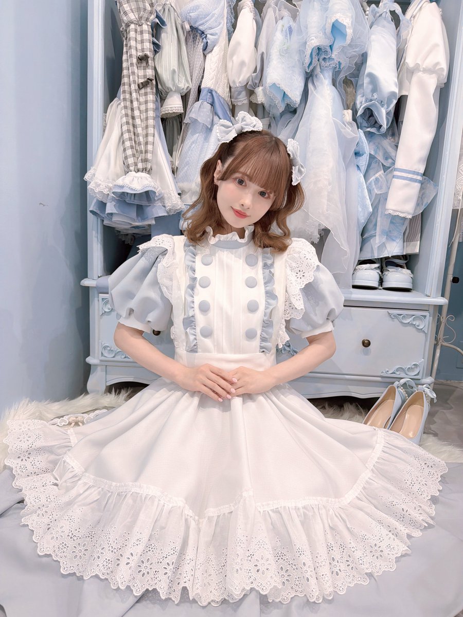 Mayukawaiidoll's tweet photo. 原宿に新しくできたとってもかわいい美容室
🤍salon de renard🩵 @Salon_de_Renard さんにお邪魔させて頂きました♡
⁡
つきこちゃん @kstk39 おめでとうございます💐🩵
⁡
かわいいメイドさんにヘアメして頂けたりと
なんともお姫様のような体験ができて…🤍
⁡
お洋服も全部みずいろでかわいくて…🩵
つきこちゃんに選んでいただいちゃった🥹🫶
⁡
キャロラインさんのとてもかわいいフォトスポットでよるさん @yoru_manaka に撮影して頂けちゃいました📸🥹幸せ〜🤍
⁡
ロリィタちゃんもガーリーちゃんもっ✨️
みんな原宿に来た際はかわいい美容室でかわいくなろうね🎀🎠
⁡
🏰場所：salon de renard
（東京都渋谷区神宮前3丁目27-17 WELL原宿 3F）
⁡
 #salonderenard