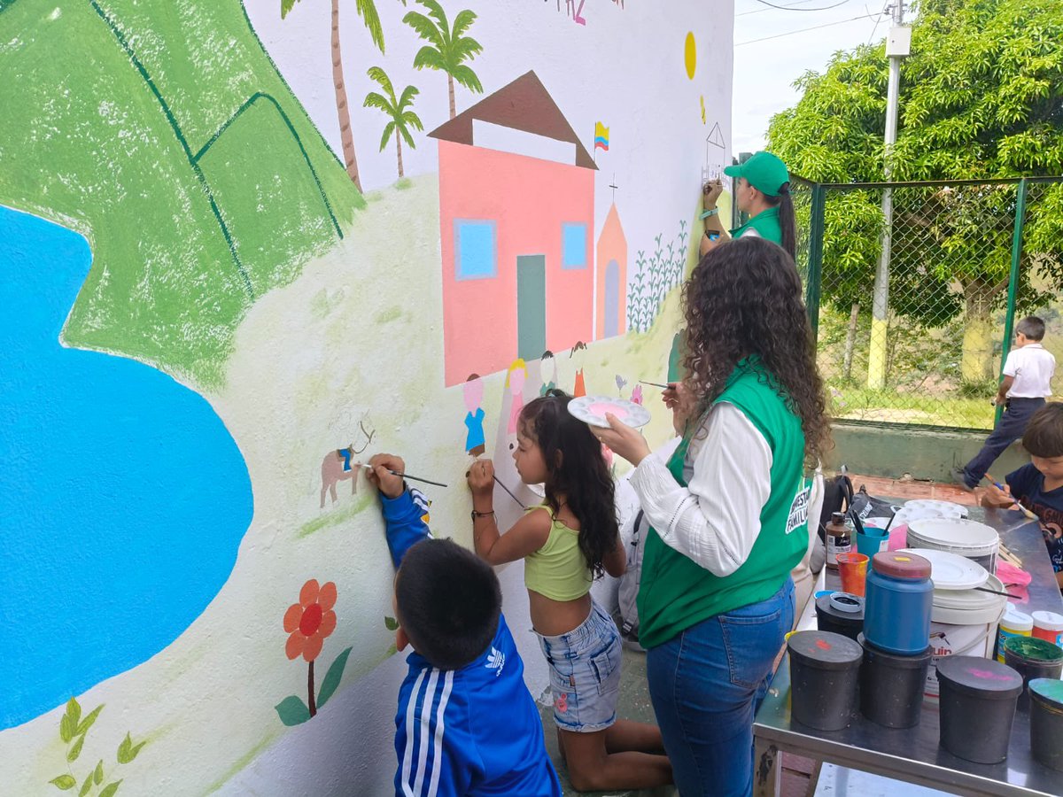 ICBFColombia's tweet photo. Pintaron las montañas del Catatumbo, destacando el arraigo, la identidad y la riqueza natural de la región. El proceso fortaleció su autoestima, creatividad y trabajo colaborativo, permitiéndoles reconocerse como actores fundamentales en la construcción de una cultura de paz. https://t.co/3nADM5qxZS