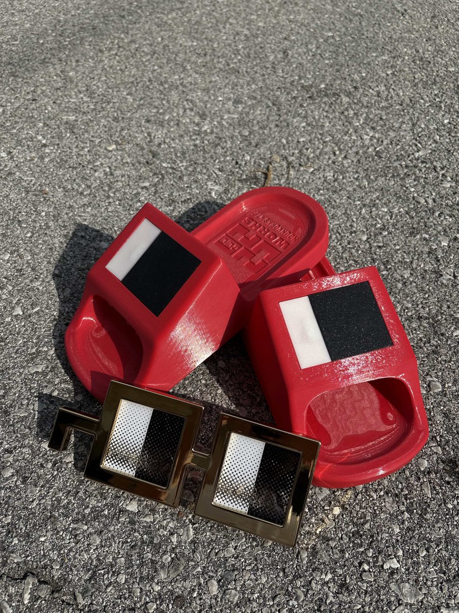 bigshottoyworks's tweet photo. Few years ago we had some opportunities to work with @Crocs on some collectibles and I had an idea for these @nounsdao slides A ferw months ago I teamed up with @Fattybuthappyy who printed and tested them out. I think they are hilarious, what do you think? #noggleseverywhere https://t.co/bo5F8RTuL2