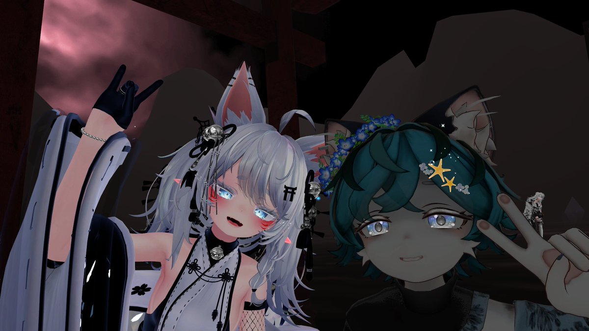 Shiro337566's tweet photo. #VR怪談ライブHauntopia #妖菓堂 #妖籠郷
妖籠郷のアフターでの写真です！
沢山お話できて良かった！！
クー店長、もり犬さん、オアシスさん、花相凛華さん
とのツーショット！！ https://t.co/fNqrGq22kh