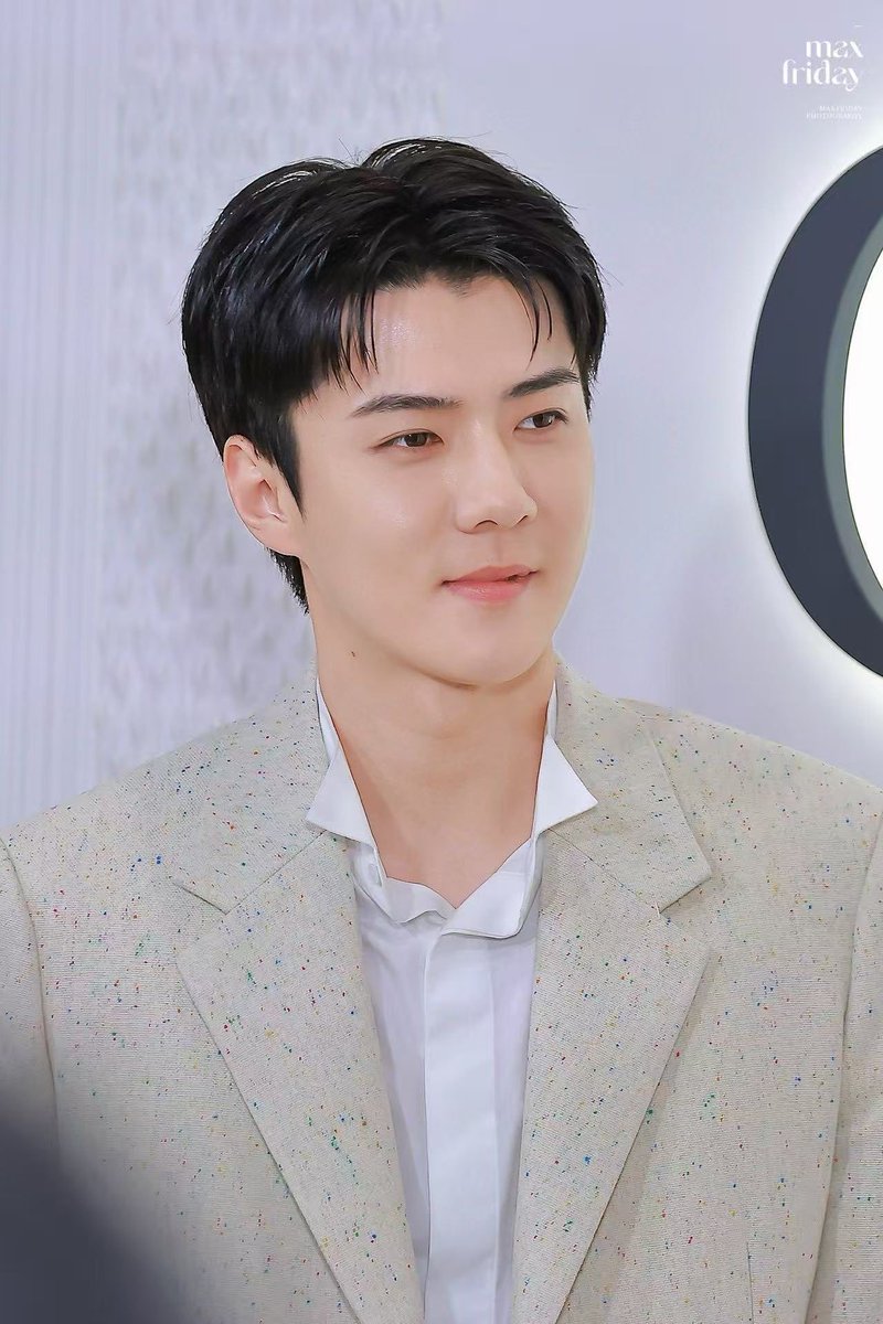 threev0oif's tweet photo. 🧡🥰
ouba

#SEHUN #세훈 
SEHUN DIOR SIAM PARAGON
#DiorSiamParagonxSehun https://t.co/W8bEahSNfg