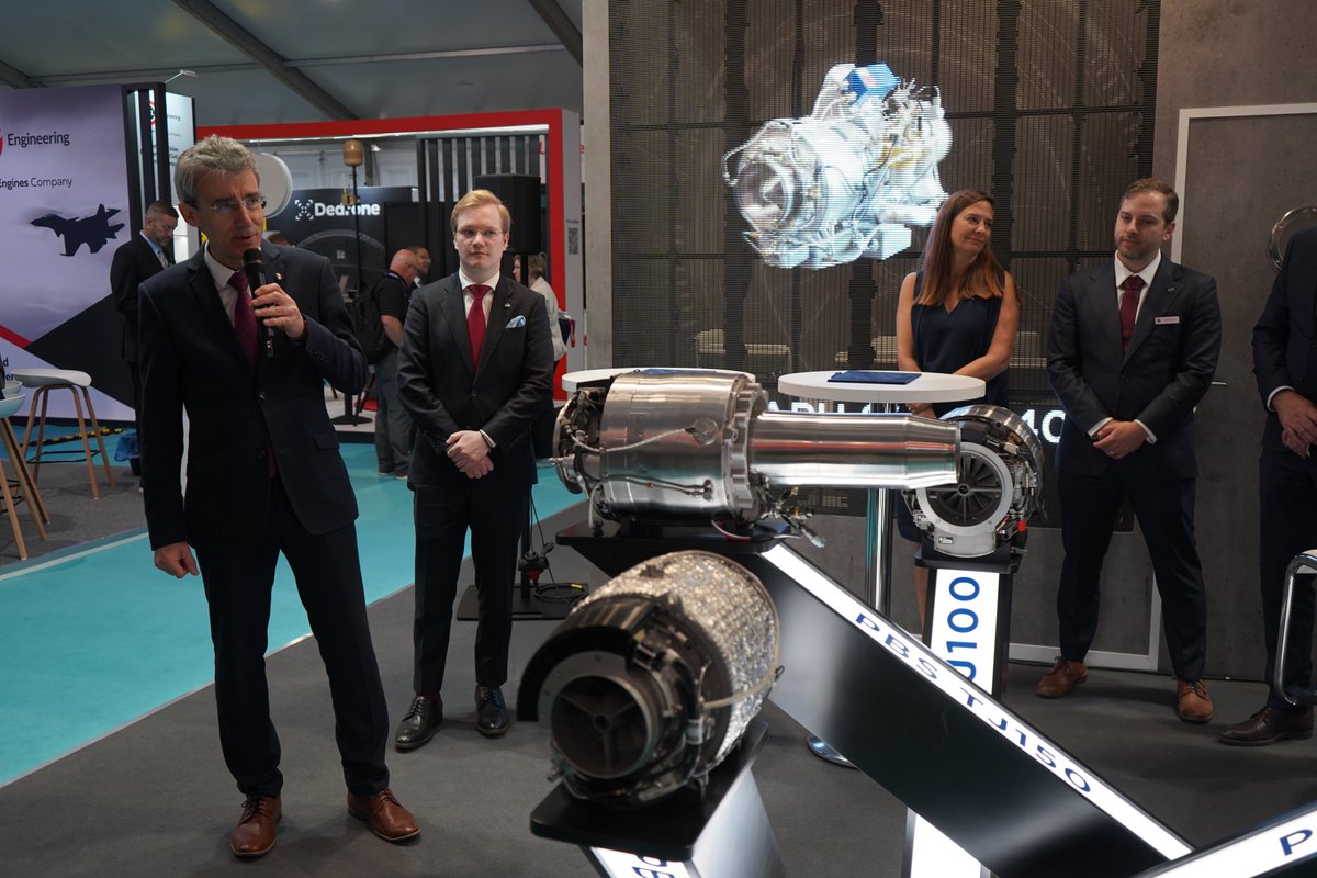 petr_kadner's tweet photo. Ve Farnborough jsme oznámili rozšíření spolupráce se společností Zone 5 Technologies o další konkrétní program.

Motory PBS budou pohánět interceptor White Spike, který je určený proti útočným dronům a střelám. Dodávky budou probíhat z našeho výrobního závodu v Roswellu v americké Georgii.

Vnímám to jako důležitý krok v partnerství, které už dnes stojí na společné práci v rámci programu Rusty Dagger. 

Těší mě, že naše motory nacházejí uplatnění v projektech, které reagují na velmi konkrétní potřeby současné protivzdušné obrany.

👉 Více se dočtete v článku @hospodarky:
https://t.co/aRVknP3LS2