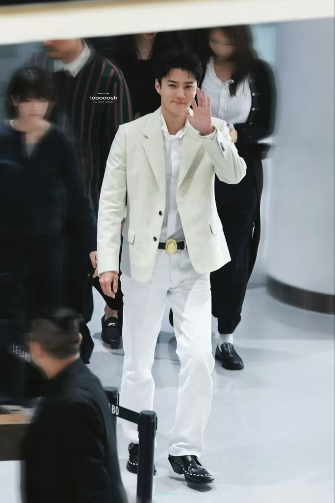 threev0oif's tweet photo. 🧡🥰

#SEHUN #세훈 
SEHUN DIOR SIAM PARAGON
#DiorSiamParagonxSehun https://t.co/KkYLrWVT4l