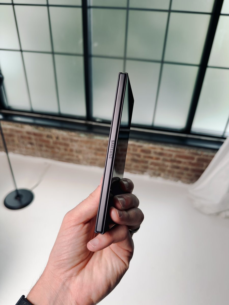 andrewjclare's tweet photo. The Galaxy Z Fold 8 Ultra is so clean https://t.co/N96dj1I1a2