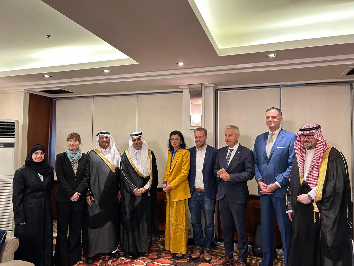 EUAmbGCC's tweet photo. الاجتماع البرلماني المشترك الثامن عشر بين 🇪🇺 و 🇸🇦 في #جدة. تبادلات مثمرة بين مجلس الشورى @ShuraCouncil_SA ووفد البرلمان الأوروبي @Europarl_EN للعلاقات مع شبه الجزيرة العربية، برئاسة @ReinholdLopatka. تلعب الدبلوماسية البرلمانية دورًا مهمًا في شراكتنا الاستراتيجية.🇪🇺🇸🇦 https://t.co/OvBGnNqp6R