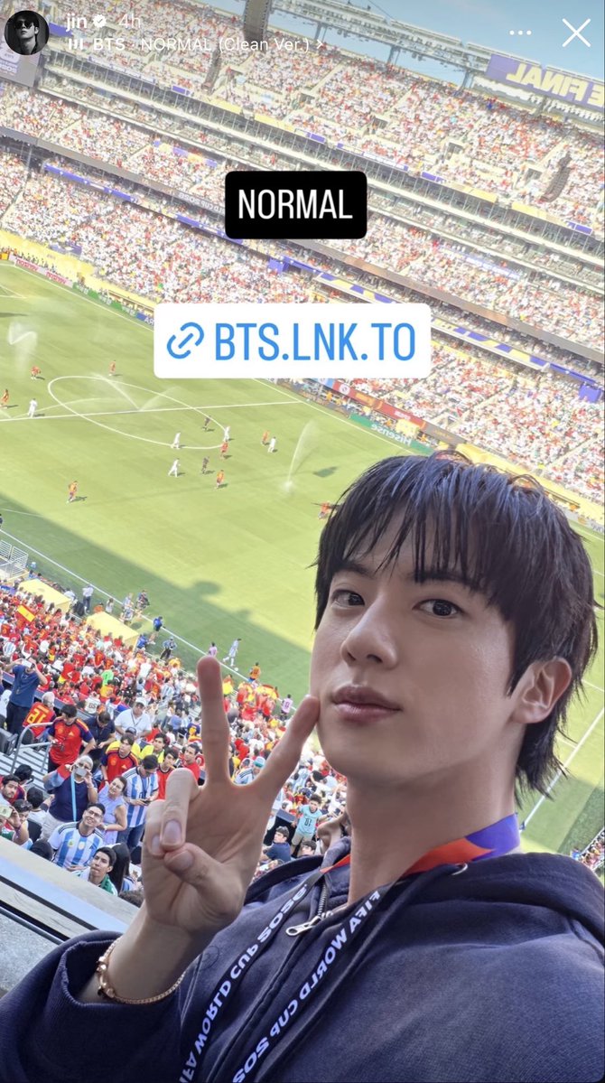 here4BTS4ever's tweet photo. Finally we see a story from Jin 😁😘 https://t.co/4mkiKK5KZR