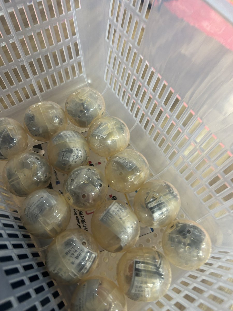 cherryyy_yyyy's tweet photo. 滲み出す混濁の紋章　不遜なる狂気の器　湧き上がり・否定し・痺れ・瞬き・眠りを妨げる  爬行する鉄の王女　絶えず自壊する泥の人形  結合せよ　反発せよ　地に満ち己の無力を知れ　破道の九十・黒棺 https://t.co/AbVHtR4N5F