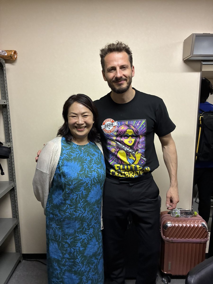 naoko_flute's tweet photo. 7/18 フルートセレブレーション広島公演

上野星矢さんとクレモンさんに惹き込まれ、皆さんの高い意識と熱気も相成り楽しい演奏会でした💕
幸せな貴重な経験をありがとうございました♪
最後の一本締め→フルセレ版「アルヴァマー締め👏」がピッタリ揃い最高✨👏✨ https://t.co/bUML5mmkxZ