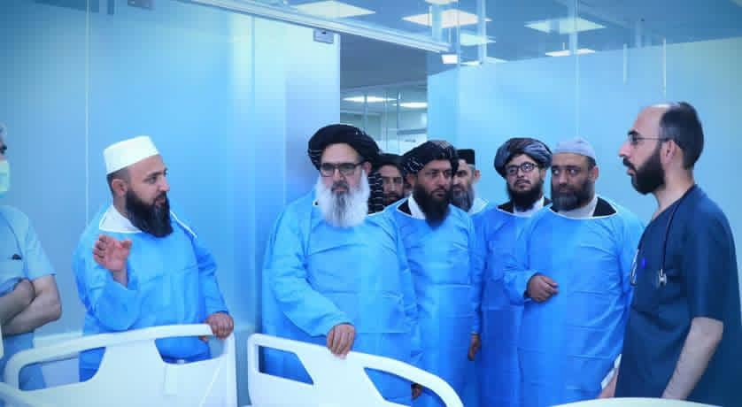 dhlmndatlan's tweet photo. د عامې روغتیا وزارت:

مولوي نورجلال جلالي کندهار ته د خپل سفر پرمهال د عینو مېنې ۳۵۰ بستریز روغتون کې د ۱.۵ میلیونه ډالرو په لګښت د جدي څارنې (ای‌سي‌یو) ۱۵ بستریزه څانګه پرانیستې ده. https://t.co/QviDbEMEJ7