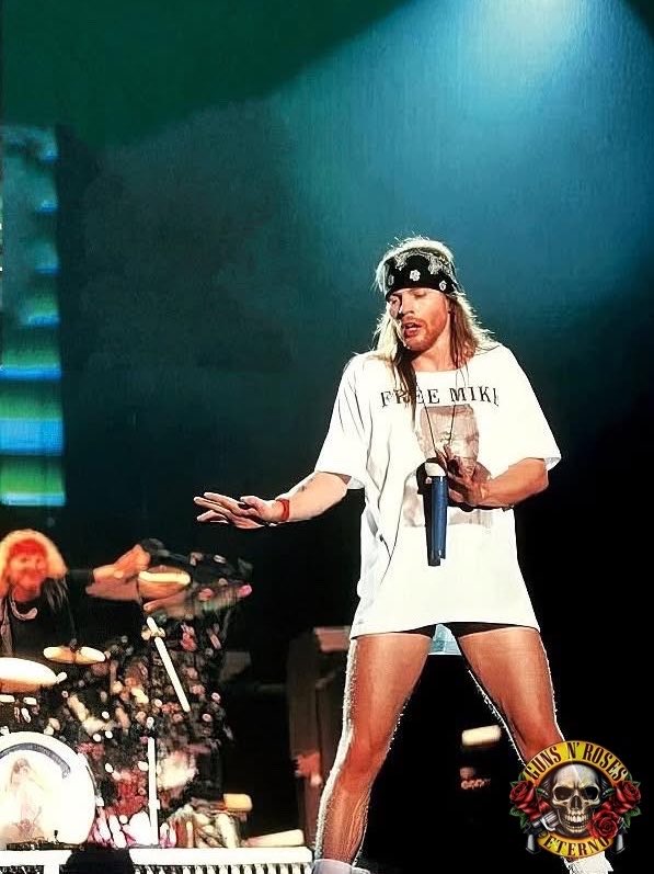 gnreternobr's tweet photo. 22 de julho de 1992, @gunsnroses se apresentou  em Hoosier Dome, Indianapolis, IN, 🇺🇸

Participação de Shannon Hoon em Don’t Cry

📷 via Trashed Illusions
#gunsnroses #axlrose #slash #gnfnr https://t.co/JqzRqzhAQm
