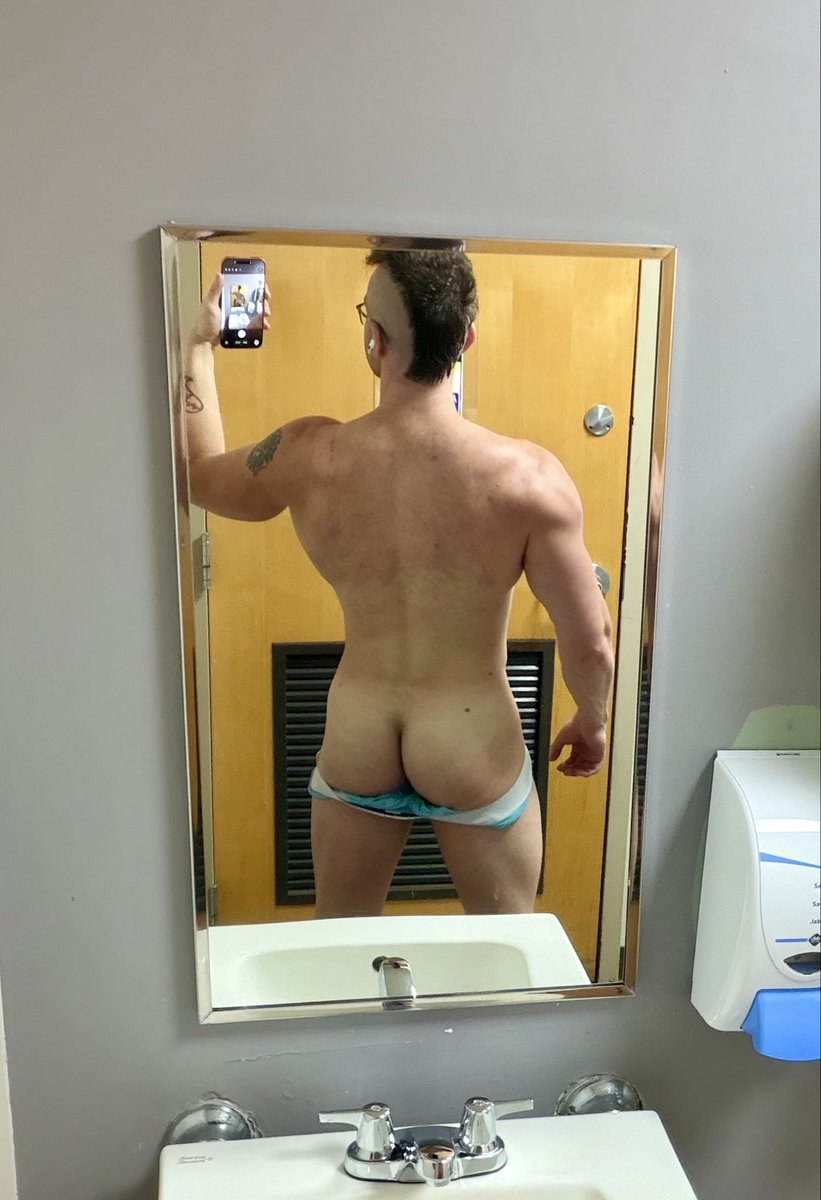 WolfGymothy's tweet photo. Wolf butt https://t.co/w3cr35jgRc