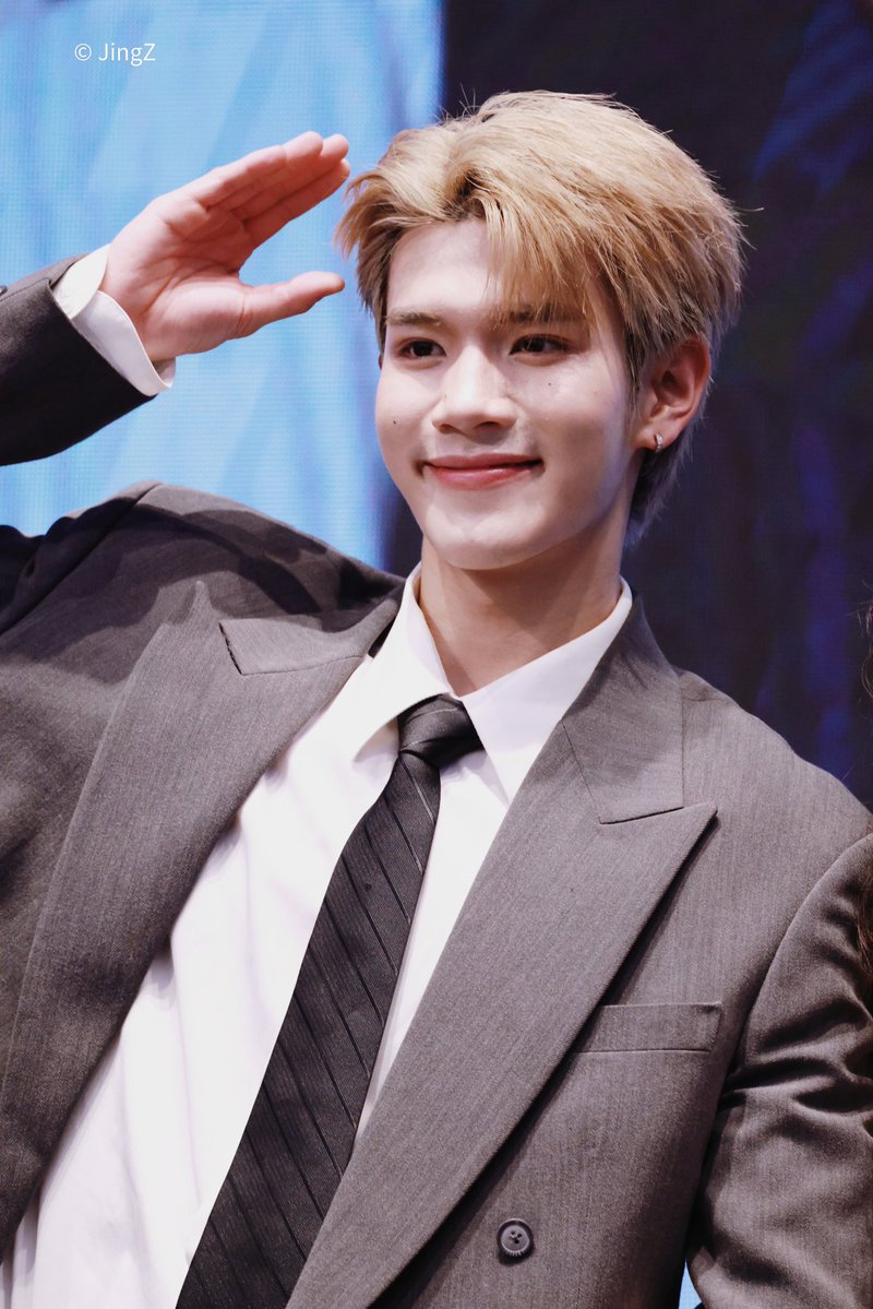 Jingxz3's tweet photo. #FourthLookhunnooFSinShanghai https://t.co/bBNQdmv6WA