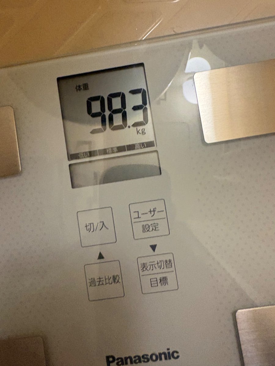 isshi_rin's tweet photo. 出張ダイエット295日目
昨日と比べて+0.1kg
🍚 今日のお昼:ラーメン&amp;いくら丼
🚶‍♂️ 歩数:5,813歩
体重：98.2kg→98.3kg

北海道は広い🚗
札幌から旭川へ🐻
昨日のすすきのとは違い、時間が少しゆっくり流れてる感じ🤏
落ち着く！
いくら丼もラーメンも🙆‍♂️
　
#出張ダイエット
#らぅめん青葉
#営業の日常 https://t.co/Bhva78YoE8