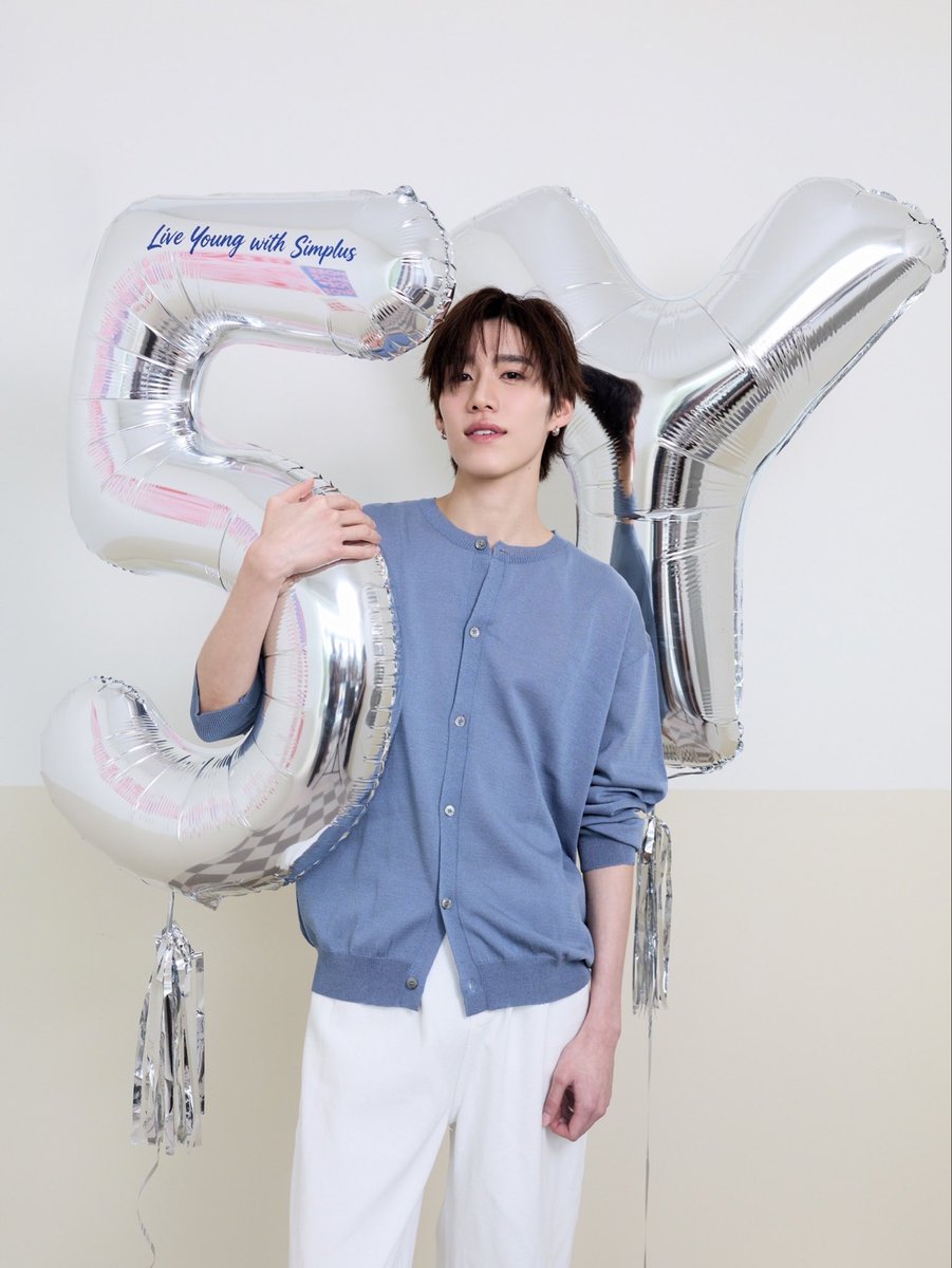ppkritt_fc's tweet photo. PP KRIT’s Instagram Update 🤍 
Date: 22.07.2026
🖇️ https://t.co/bZylo5JXpI

เพราะความ “Young” หมายถึงการได้ใช้ชีวิตในแบบของตัวเอง 💙

ครบรอบ 5 ปีของ Simplus ครั้งนี้ นอกจาก Event ของแบรนด์ที่เพิ่งผ่านมา พีก็อยากชวนทุกคนมาฉลองทุก moment ไปด้วยกัน กับแคมเปญครบรอบ 5 ปีของ Simplus

แชร์ภาพถ่ายกับสินค้าของ Simplus พร้อมติดแฮชแท็กที่แบรนด์กำหนด แค่นี้ก็ได้มีสิทธิ์ลุ้นรับของรางวัลสุดพิเศษแล้ว

#SimplusxPPKRIT #Simplus5years #LiveYoungWithSimplus #YoungLifeBonus #SimplusTH
#PPKritt #พีพีกฤษฏ์  
#LovelyPP